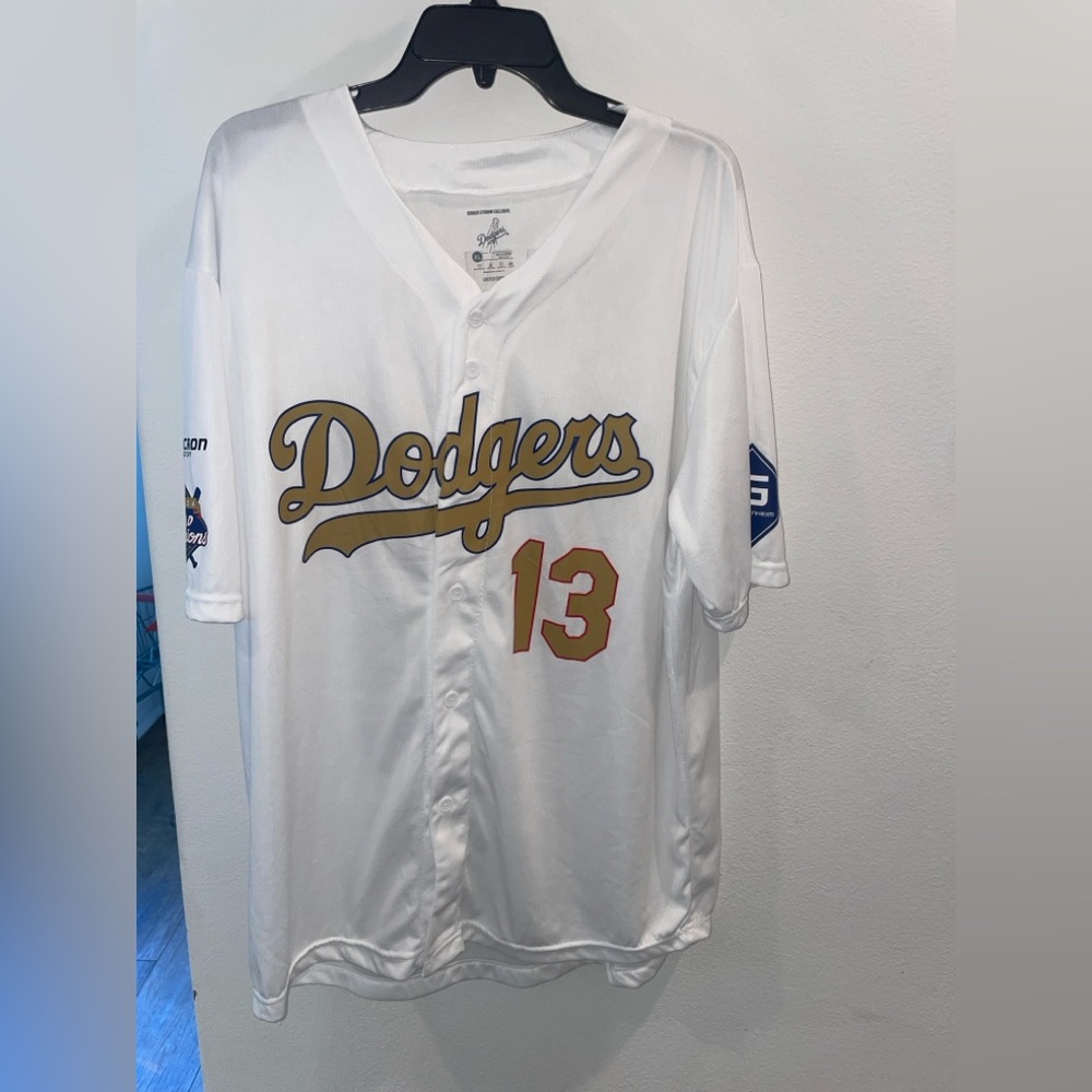 NWT- Dodgers Replica Max Muncy Jersey (STILL IN THE BAG) XL from Dodger Stadium